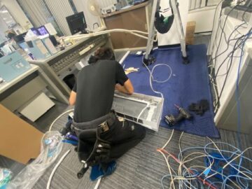 事務棟内エアコン交換工事